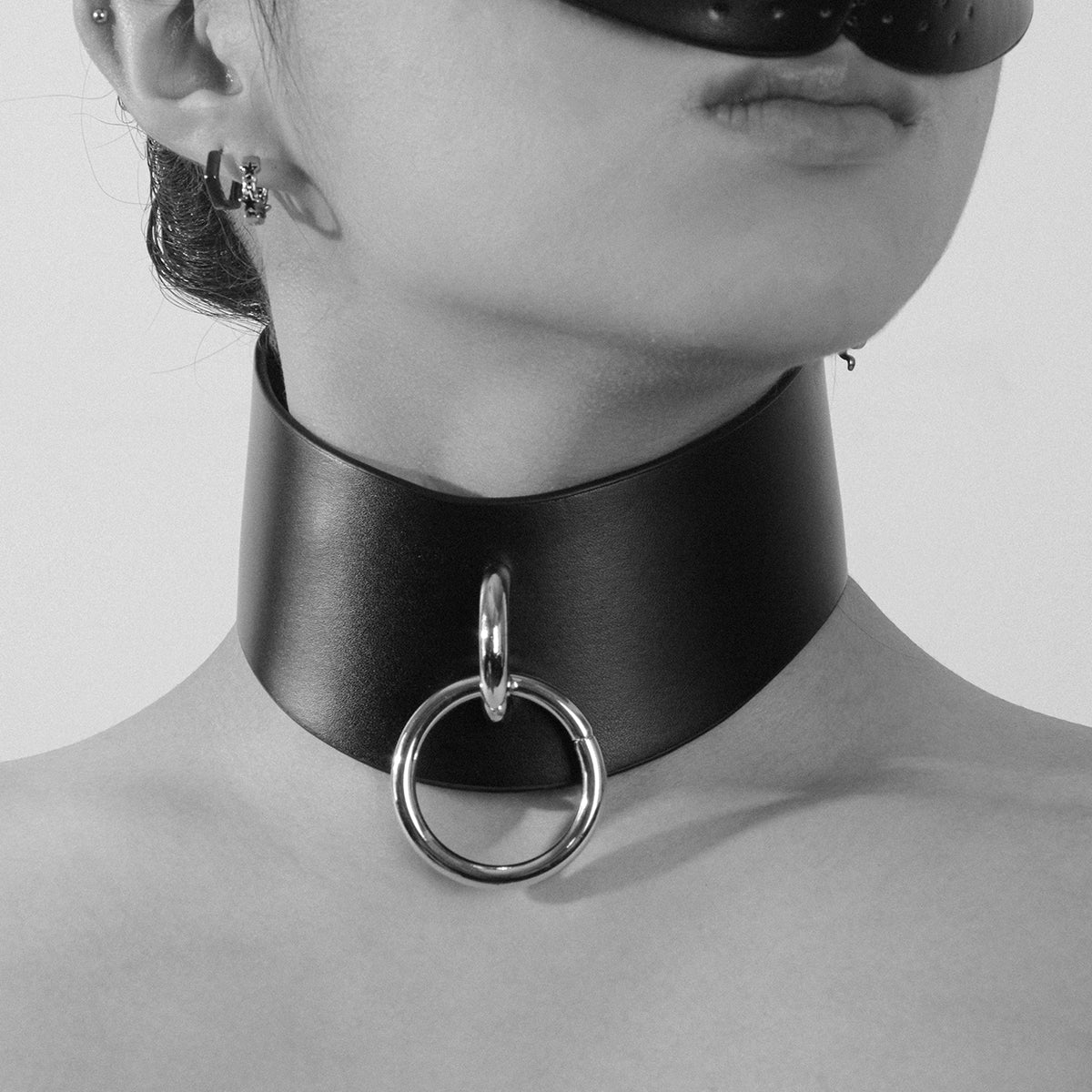 Hollow Front O-Ring Choker