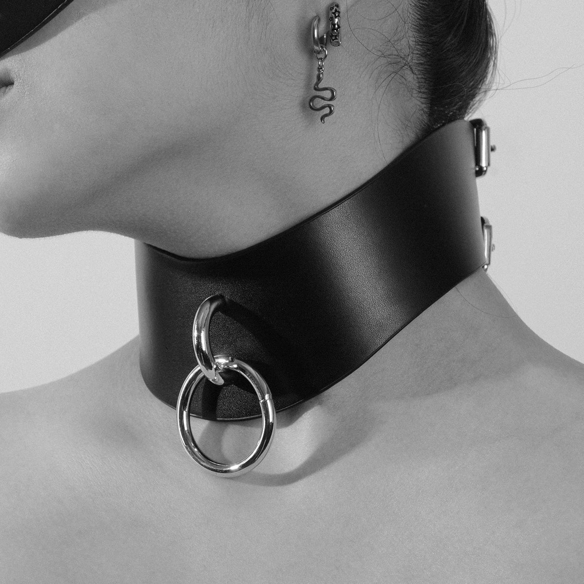 Hollow Front O-Ring Choker