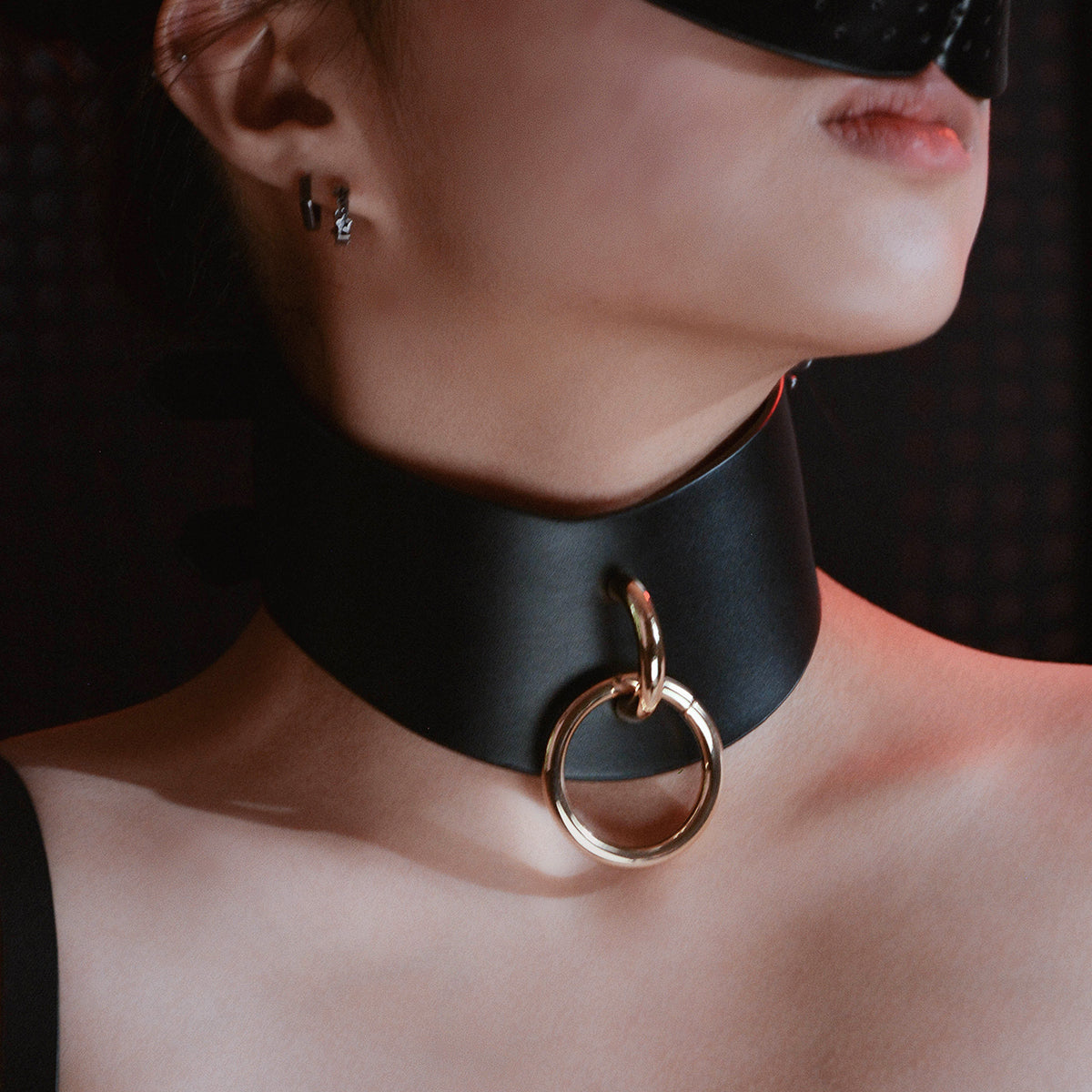 Hollow Front O-Ring Choker