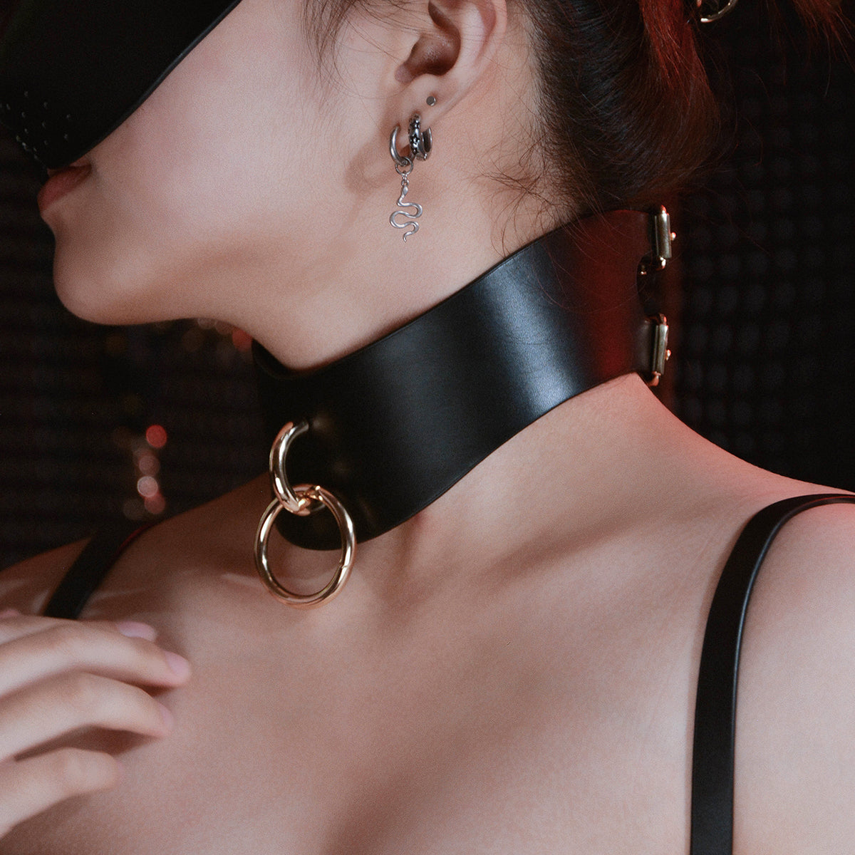 Hollow Front O-Ring Choker